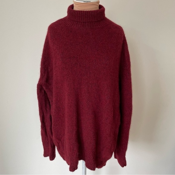 VINCE Cherry Red Cashmere Double Slit Back Hem Oversized Turtleneck Sweater Sz S - Picture 6 of 12